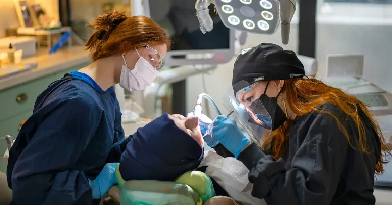 Réussir à La Réunion : L&rsquo;expertise médico-dentaire, une voie d&rsquo;excellence et de proximité